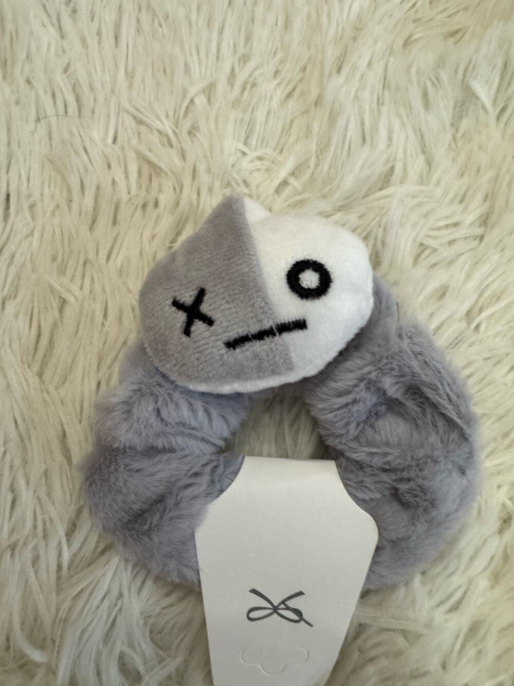 BT21 VAN plush embroidered face scrunchie  hair accessories gray